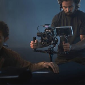 DJI RS 4 Pro Combo Gimbal Stabilizer - Image 8